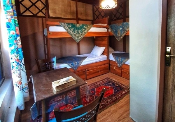 اتاق چهار تخته اقامتگاه سنتی پهلوان رزاز تهران